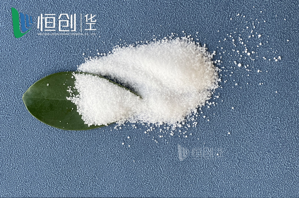 俄白晶钾