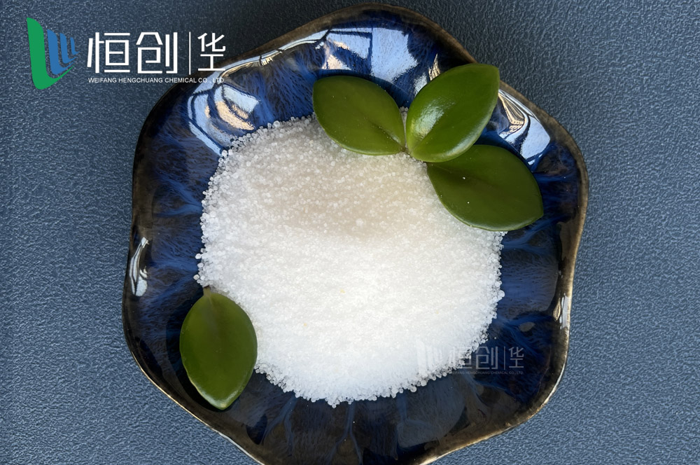 俄白晶钾