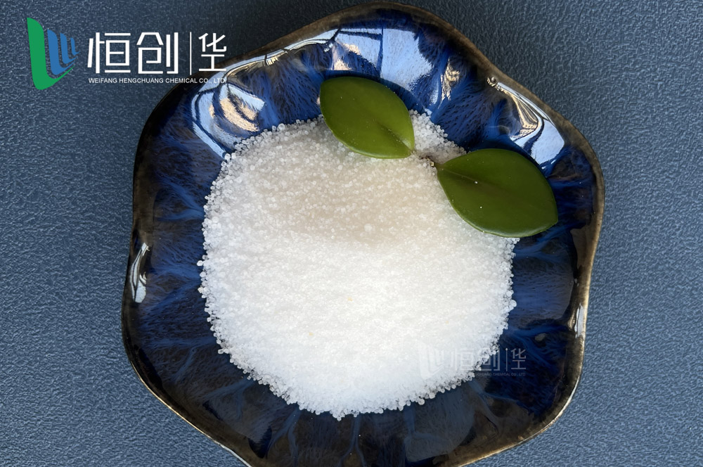 俄白晶钾