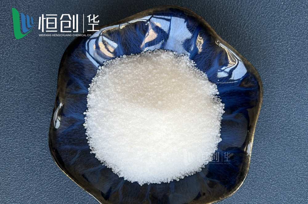 俄白晶钾