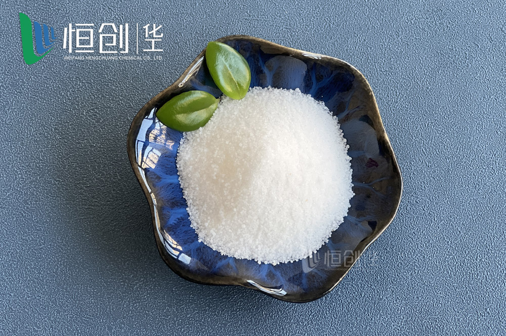 俄白晶钾